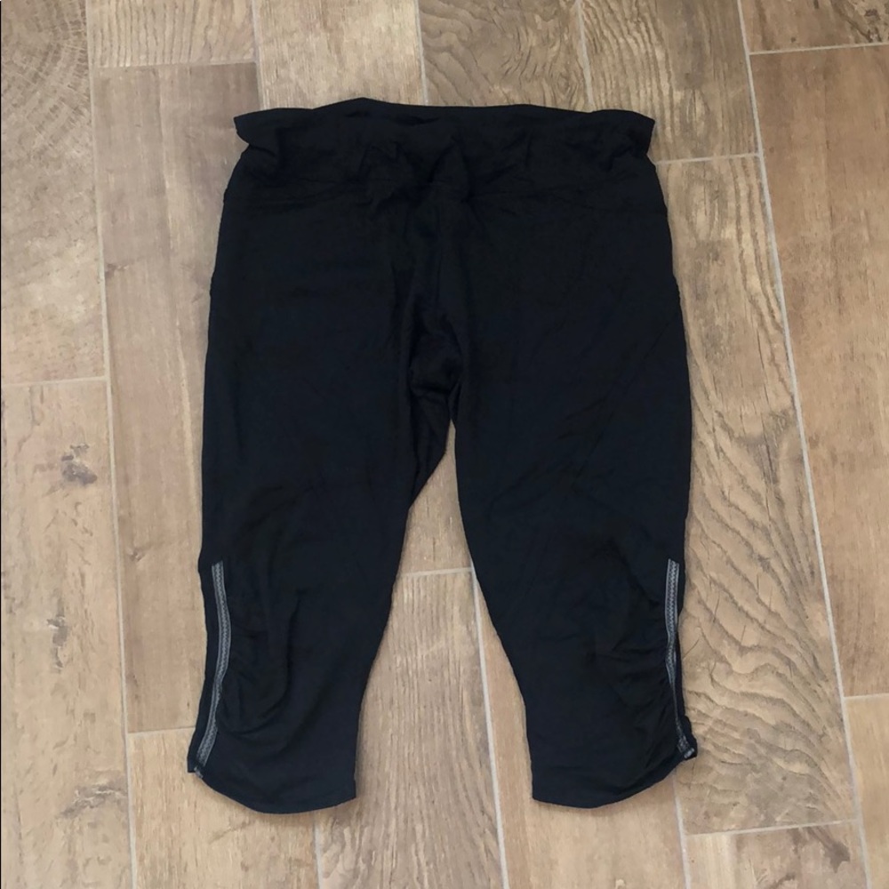Lululemon black crop pants, size 12